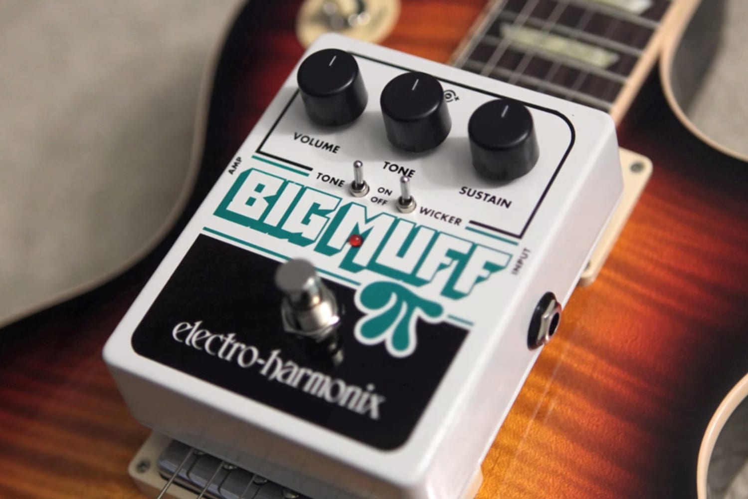 Pedal de Distorsão / Muff BIG MUFF PI WITH TONE WICKER